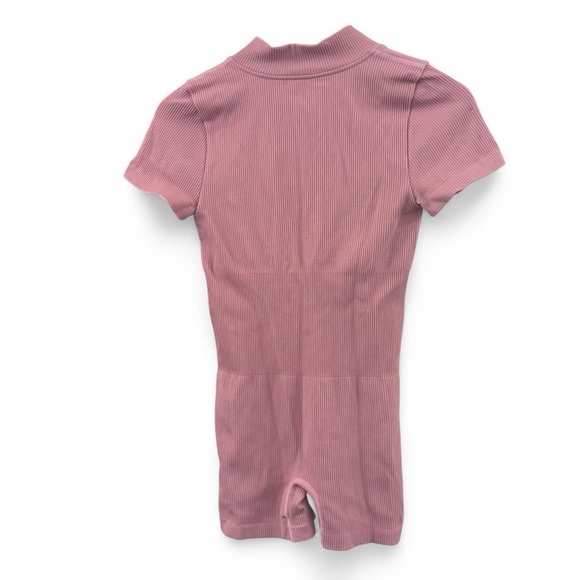OQQ Ribbed Short Sleeve Zip Front Romper Medium - Picture 6 of 7